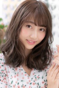 大人ガーリースタイルの新定番は甘すぎないゆるふわ感がポイント