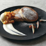 旬のりんごと香ばしいくるみで奥深い大人の味わいを堪能できる『りんごとくるみのスフレパンケーキ』が登場