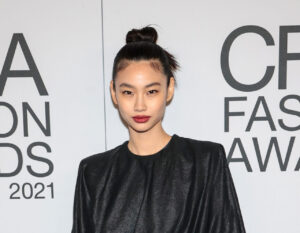 Netflix韓国ドラマ『イカゲーム』で話題の韓国人モデル チョン・ホヨンがルイ·ヴィトンをまとい存在感抜群に登場