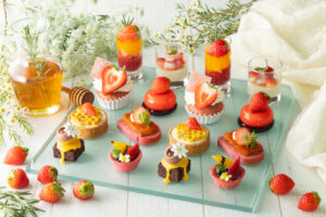 不動の人気を誇るいちごのスイーツが目一杯楽しめるストロベリーアフタヌーンティーBee My Honeyを12月27日（月）よりコンラッド東京で開催