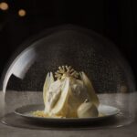 スノードームをイメージした純白な奇跡のパンケーキを発見！FLIPPER’S 全店で期間限定［21年12月2日（木）～22年1月31日（月）］の販売