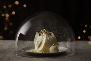 スノードームをイメージした純白な奇跡のパンケーキを発見！FLIPPER’S 全店で期間限定［21年12月2日（木）～22年1月31日（月）］の販売