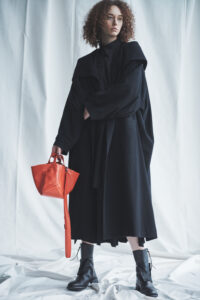 山本耀司が生み出すハイクオリティなバッグコレクションdiscord Yohji Yamamotoから「TULIPS」の新色を発表