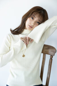 CanCamモデルで女優の宮本茉由がディレクターを務めるアパレルブランド「STRIPE CLUB」が予約販売開始