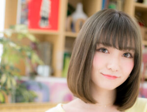 目上バングの前下がりボブは、大人っぽいのに可愛い好感度スタイル