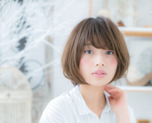 シンプルでも立体感で可愛いさUP 奥行きバングで次のオシャレを先取り
