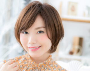 まとめの斜めバングですっきり美人コンパクトフォルムで好感度は最高！