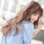 アプリコットグレージュが映えるふんわり大人ミディで存在感UP！