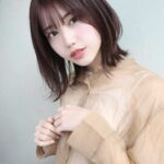 大人可愛い人気の小顔に見せる外ハネボブ。オシャレさも際立つシースルーバングは幅広い年代にもオススメ！