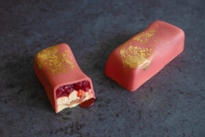 濃厚バタークリームに苺汁がジュワッと苺がゴロゴロ！の特別なバターケーキ「イマジナリー・ストロベリー」が限定発売