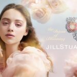 ジルスチュアート ビューティから朝日が花びらを美しく透かせて初々しく咲き誇る姿からインスパイアされたアイカラーパレットが誕生。