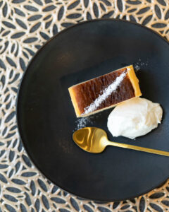 【連日完売】1日30個限定生産の”口福感”に満たされるチーズケーキ「なめらかバスチー」がオンライン販売を開始