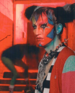 強烈なインパクトで知られる Charles Jeffrey LOVERBOYとFred Perryのコラボ第2弾が登場