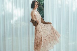 元E-girlsのメンバーでモデル・女優の佐藤晴美をモデル起用した”ストリート&フォーマル”な2022年春の新作コレクションがスナイデルから登場