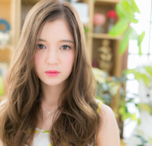 ふわっふわの外国人風スタイルは透き通るようなカラーがポイント