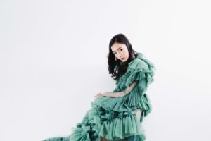 ihme 『issue6』に出演した汐谷友希が湖池屋プライドポテトCMに出演