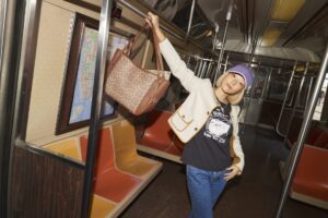 ニューヨークで創立したグローバルファッションブランド コーチが新作バッグ “Alana” を発売