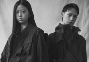 Y'sの中でメンズウェアを展開するライン「Y's….」から厳選されたデザインでウィメンズアイテムが展開中。