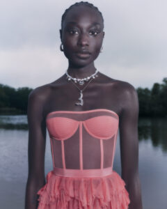 珊瑚やクリスタルのしずくのジュエリー！？海からひらめきを受けた、イギリスの高級アパレルブランドAlexander McQueenの新作コレクションが登場