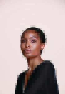 彼女に感銘を受けたミシェル・オバマがハーバード大学への推薦状を書いた逸話をもつ、女優のヤラ・シャヒディがディオールの新しいキャンペーンモデルに就任