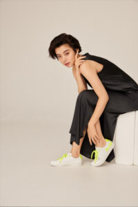 ブランドアンバサダーにモデル池田エライザを起用した『le coq sportif』のスニーカLAローランが登場