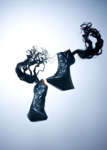 東京都庭園美術館で奇想のモード　装うことへの狂気、またはシュルレアリスム展　開催