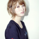 小顔ショート＆シャーベットでスタイルにグラデーションカラーを入れ遊びを持たせたヘアスタイル