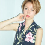 外国人風クールサイドパートショート・長めの前髪をサイドパートで大人っぽい雰囲気に