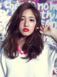 無造作ほつれウェーブが個性的★大人可愛いふわミディ