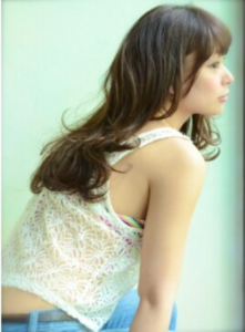 大人外国人風リゾートスウィートロングはクールフェミニンは小顔の印象に