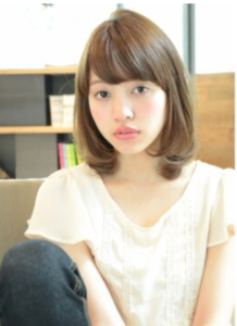 スウィート×フェミニンミディが人気！大人可愛い斜めバングにワンカールふわミディの組み合わせがオススメ