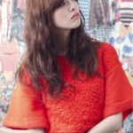 シナモンアッシュでキレイなツヤカラー・外国人のクセ毛風エアリーロング