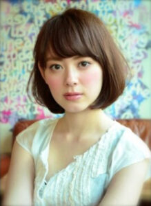 小顔になる斜めバングで大人可愛いふわボブ・簡単スタイリング出来るのが嬉しい