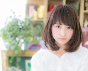 王道のナチュラルストレートはちょっと甘めのワンカールが決め手