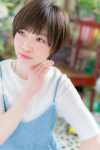 すっきりシルエットの清潔感が◎シンプルが可愛いミニマムショート