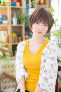 ボーイッシュになりすぎないマッシュ柔らかな丸みでオシャレな知的美女に