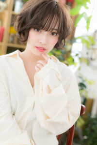 柔らかな空気感で最強のモテガール♡存在感たっぷりのくせ毛風ショート