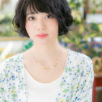 黒髪×パーマでノーブルな印象にアレンジで魅せるくせ毛風ショート