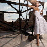 モデルのケンダル・ジェンナーを起用したマイケル・コースの2022年春夏コレクションは都会のロマンスの魅力を表現