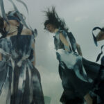 アレクサンダーマックイーンによって設立された英国のファッションブランドAlexander McQueen2022年春夏コレクションムービーが公開