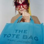 女優のスージー・エスマンがモデルを務めた「MARC JACOBS)2022年春コレクションはブリアナ・カポッツィが撮影。