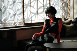 アーティスト・女優の平手友梨奈が着こなす「H&M Studio SS22」が発売