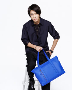 ブルガリのアンバサダーであり俳優・アーティストの山下智久が、新作コレクションのキャンペーンヴィジュアルに登場