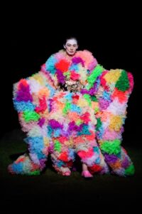 ボリュームのあるフリルとカラフルな色彩で注目を集める「TOMO KOIZUMI」のドレスをBunkamura館内に展示。