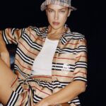 ​バーバリーが 2022 年スプリングコレクションとしてSupreme®とのコラボレーションを発表