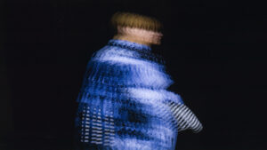 新鮮で印象的なプリントや、カラーリング。シンプルな装いを特徴付ける事でスタイルへ変容させるユニークなウェアのY's、2022春夏コレクション最新作