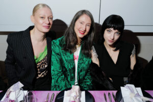 ​モデルのデヴォン・ロスがH&M Studio 2022年春夏コレクション発表を祝しディナーパーティーを開催