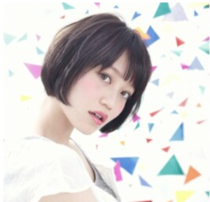 斜めバング×顔周りで魅せる小顔ショート