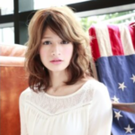 ルーズな外国人風ウェーブふわミディ×透け感あるルミエールカラー