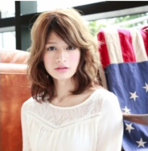 ルーズな外国人風ウェーブふわミディ×透け感あるルミエールカラー